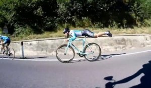 Technique de fou pour descendre plus vite en vélo ! Couché dessus!