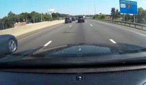Un conducteur distrait se crashe dans une voiture sur l’autoroute en jouant à PokémonGo