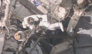 Nasa: deux astronautes sortent dans l'espace pour réparer la station internationale