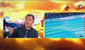 Natation : Philippe Croizon félicite et encourage son petit protégé Théo Curin.