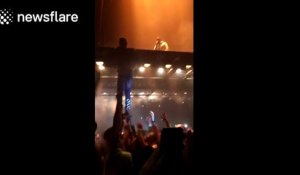 Kanye intervenes as fan tries to climb onto stage