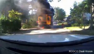 Sauvetage de 20 enfants d'un bus en feu par un chauffeur courageux