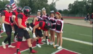 Etats-Unis : une pom-pom girl atteinte de leucémie soutenue par toute l'équipe de football de son lycée