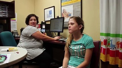 Cette Jeune Fille Entend Sa Voix Pour La Premiere Fois Reaction Magique Sur Orange Videos