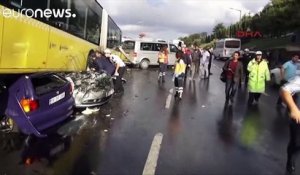 Turquie : le passager d'un bus provoque un gigantesque accident