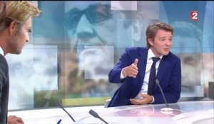 "Moi je n'ai jamais posé avec mes gosses" François Baroin tacle Macron
