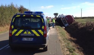 Un camion renversé à Meslay-du-Maine