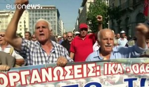 Les retraités et l'usage des gaz lacrymogènes en Grèce