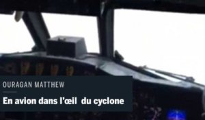 Des chasseurs de cyclones traversent l'ouragan Matthew en avion