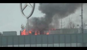 Un incendie sur le toit d'un célèbre gratte-ciel de Berlin
