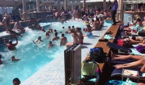 Quand la piscine de ce bateau de croisiere se transforme en piscine à vague incroyable