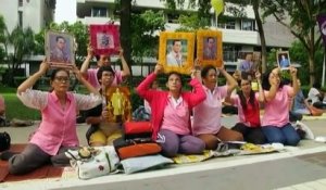 A Bangkok, les Thaïlandais pleurent leur roi, mort à 88 ans