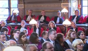 Traités de "lâches" par Hollande, l'indignation des magistrats grandit