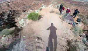Double backflip en VTT dans un canyon aux Etats Unis