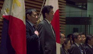 Le président philippin tente d'arrondir les angles au Japon