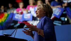 USA : Clinton perd du terrain, les démocrates remontés contre le patron du FBI