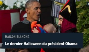 Les Obama distribuent des bonbons pour leur dernier Halloween à la Maison Blanche