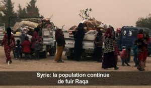 Des centaines de Syriens continuent de fuir Raqa