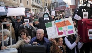 Italie: submergée par les touristes, Venise manifeste