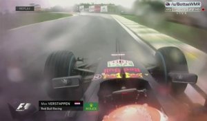 Le pilote de F1 Max Verstappen fait un drift maitrisé pour éviter le crash