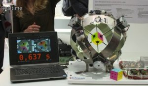 Ce robot achève un  Rubik's Cube en moins d'une seconde