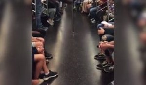 Un spectacle improvisé dans un métro de New-York