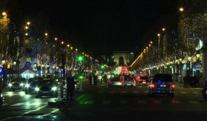 Les illuminations de Noël démarrent sur les Champs-Elysées