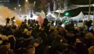 Paris : 200 policiers manifestent sur les Champs-Élysées