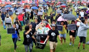 Des activistes philippins défilent nus contre un ex-dictateur