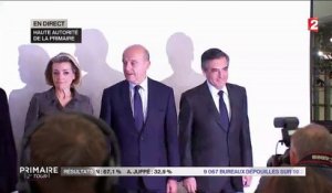 Primaire de la droite : poignée de main entre Alain Juppé et François Fillon
