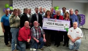Etats-Unis : 20 collègues de travail gagnent à la loterie et empochent 420 millions de dollars