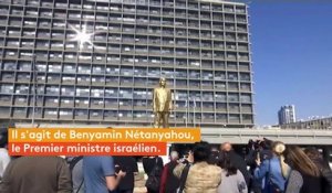 Israël : une statue satirique de Benyamin Nétanyahou déboulonnée