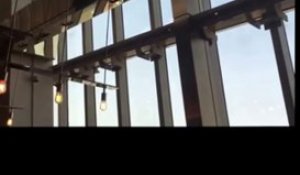 Quand 2 laveurs de vitres s'eclatent contre les glaces du 2ème plus haut building de Chine