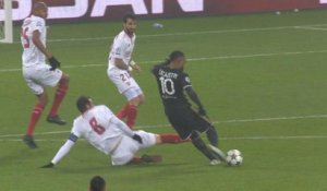 Champions League - Lyon/Séville - Alexandre Lacazette secoue le cocotier