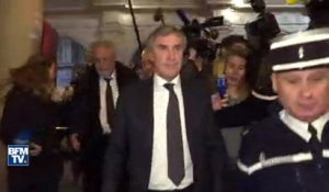 Le silence de Jérôme Cahuzac à sa sortie mouvementée du tribunal