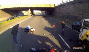 Lille :  Un motard slalome et percute une camionnette de la DIR à l'arrêt