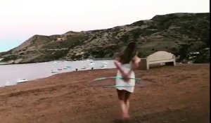 Adieu petit Hula Hoop, belle chute dans le ravin!