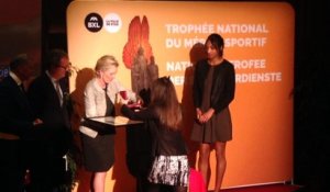 Nafissatou Thiam reçoit le trophée du Mérite sportif national des mains de la Princesse Astrid
