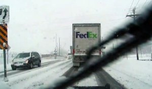 Un train percute un camion de chez FedEx !