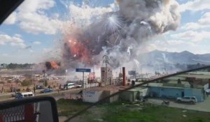 Enorme explosion dans un marché de feux d'artifice
