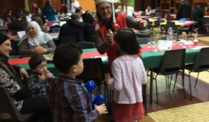 Ambiance au réveillon de l'asso Noël pour tous