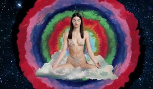 Séance de méditation en petite tenue par Kendall Jenner