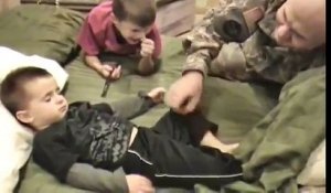 De retour d’Irak ce papa militaire veut une surprise à son fils, mais il n’avait pas prévu ceci…