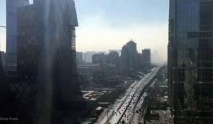 Un internaute filme la formation d'un nuage de pollution à Pékin