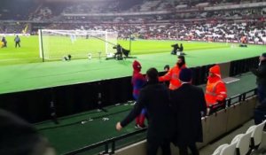 Quand Spiderman débarque sur le terrain pendant le match West ham vs Man City