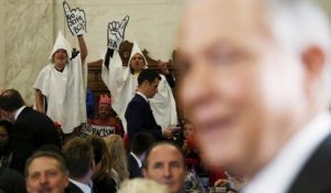 US lawmakers heckled by protesters adorned in KKK outfits