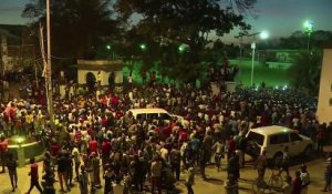 Des Gambiens fêtent le départ de l'ex-président Jammeh