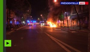 Voitures incendiées durant les heurts à Paris suite à l'annonce du second tour Macron-Le Pen