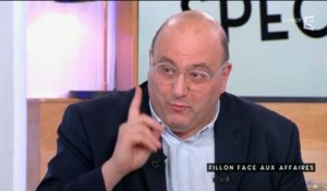 C à vous : Julien Dray prend la défense de François Fillon avec un exemple provocateur