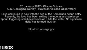 Une coulée de lave du volcan Kilauea se déverse en continu dans le Pacifique